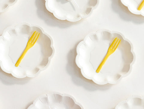 6 Flower-Shaped Paper Plates + 6 Forks
