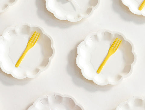 6 Flower-Shaped Paper Plates + 6 Forks